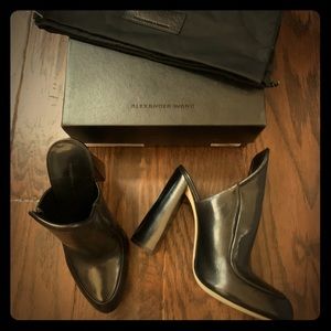 NEW Alexander Wang $495 Amazing Bette Black Leather Mules 39 8-8 ½